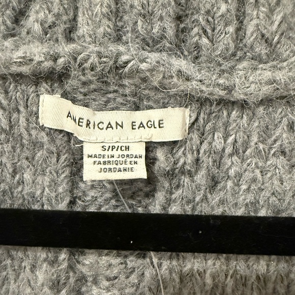 American Eagle Outfitters Gray V-Neck Sweater Vest - Picture 4 of 6
